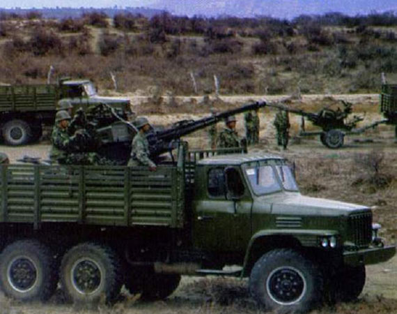 图文:我军高原部队列装的车载双25毫米高炮