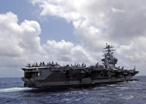 图文:美国海军小鹰号常规动力航母即将退役