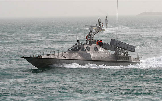 图文：伊朗海军新型导弹艇装备两枚反舰导弹