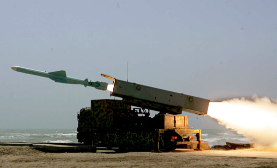 图文：伊朗岸基机动型努尔反舰导弹发射