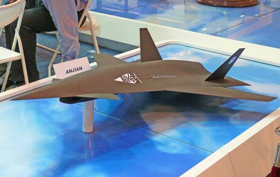 图文:中国暗剑无人机模型可能参加珠海航展