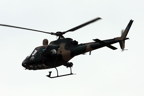 图文:国产武直11轻型攻击直升机飞行演示