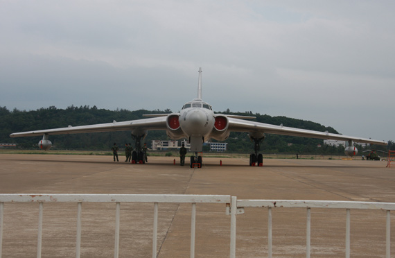 图文：轰油六空中加油机