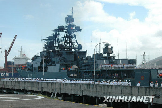 组图:委内瑞拉军人欢迎俄罗斯来访军舰