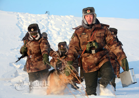北极官兵在巡逻路上迎接新年的来临。摄影宣琦