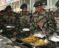中印军演侧记：请印度菜厨师为参演印军掌勺