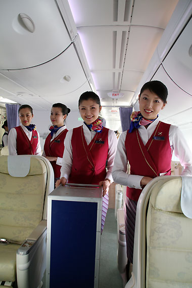 中韩航空公司互换乘务员大韩空姐南航上岗