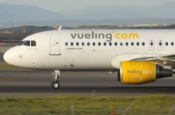 西班牙两家低成本航空谋求合并 提案等待审核