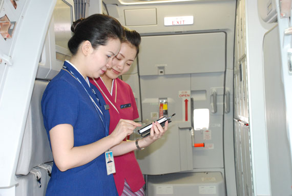 6月1日起，南航率先在穗京、穗沪航线上为乘务长配备了掌上电脑(PDA)