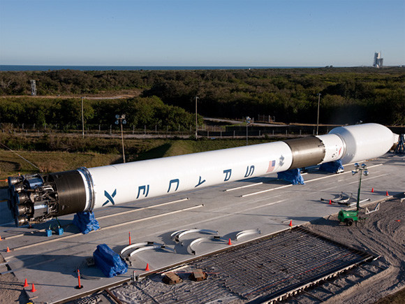“鹰隼9号”太空火箭高47米，宽3.6米。