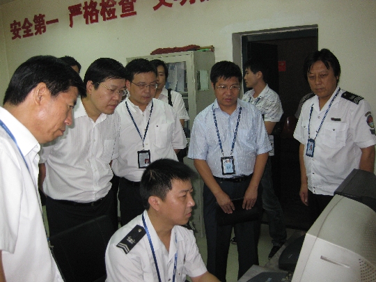 民航西北管理局领导检查东航西北货运部工作