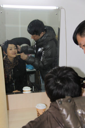 节目开始前,瑶淼在化妆间