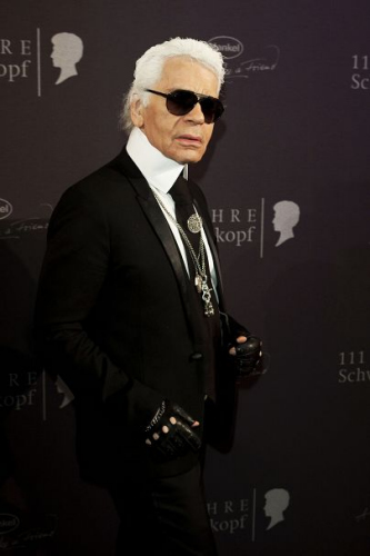 o Chanel去世。德国著名设计师Karl Lagerfeld