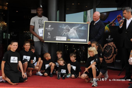 ����������•�����زμ���һ����ʿHUBLOT����ٰ�Ĵ��ư�����ս���ܣ���Ϊ��ȫ��������Ʒ�ƴ�ʹ����