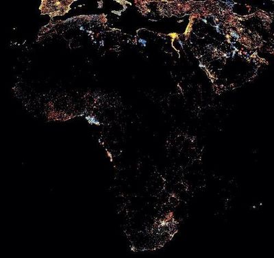 从太空拍摄的城市夜间灯光照片，从其变化种可以反映一个国家的经济发展水平。