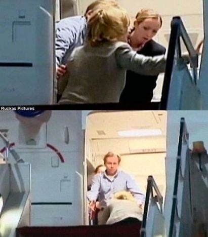 国务卿落难:希拉里访也门机舱门口摔一跤(组图