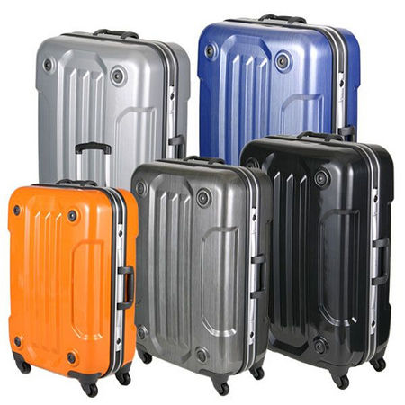 外国游客带大旅行箱来华扫货 中方：欢迎更多外国朋友乐在我国