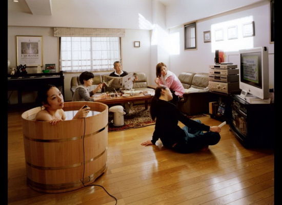 日本美女摄影师在公共场合浴盆<em>大胆</em>自拍(组图