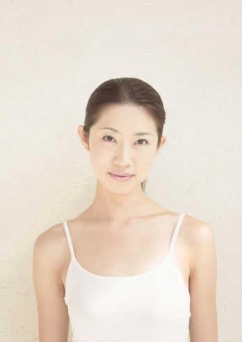 秋日如何养出新美肌 拥有瓷娃娃般光滑