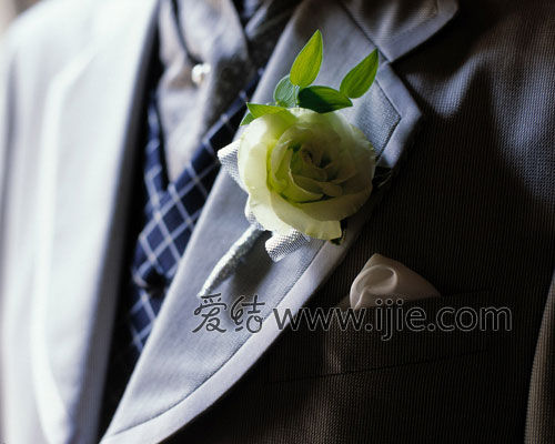 根据婚礼风格挑选新郎结婚礼服