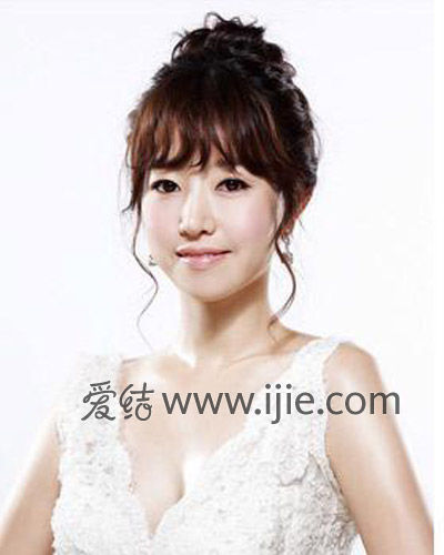 时髦齐刘海长卷发 瘦脸百分百