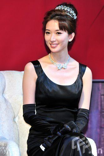 [美容护肤]麦当娜拉皮林志玲丰乳 整形搏出位7大明星