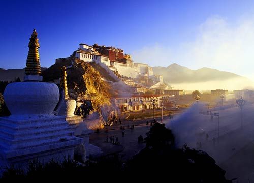 西藏在许多人心目中是个遥远而神秘的地方