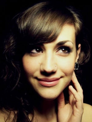 睡醒后脸上压出的褶皱不会自动消失