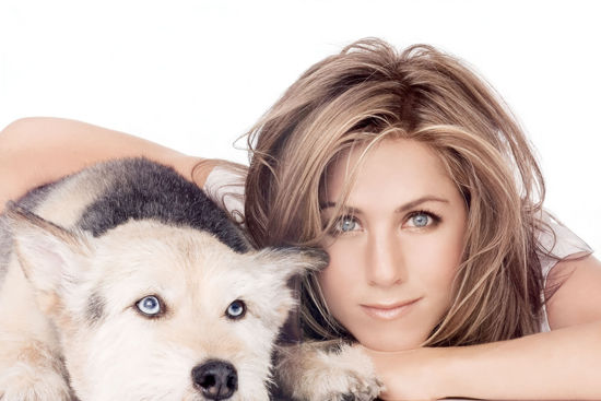 Jennifer Aniston教你对付鱼尾纹