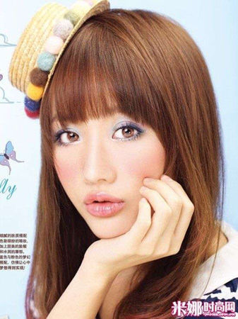 告别冬季厚妆感 蓝粉上演超嫩LOLI妆