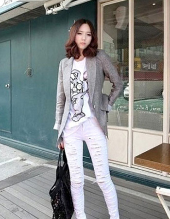 80后最爱年度潮范儿OL<em>发型</em>:中分<em>黑色长</em>卷发_