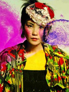 王菲的蝴蝶妆在当年掀起了一股流行风，让人惊讶于她无可挑剔的品位