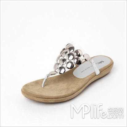 tata2010夏季新款夹趾平跟羊皮胶片时尚女凉鞋 RMB：298