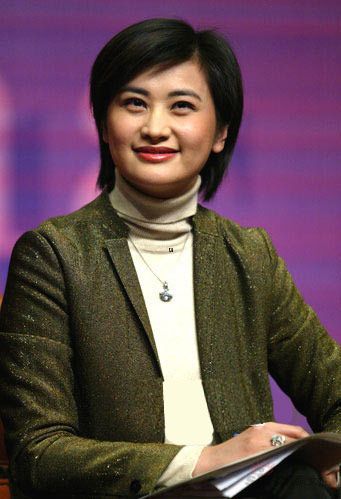 两件式的穿法能最大限度的修饰微胖的身材