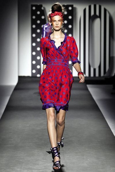 Moschino 2011Щ