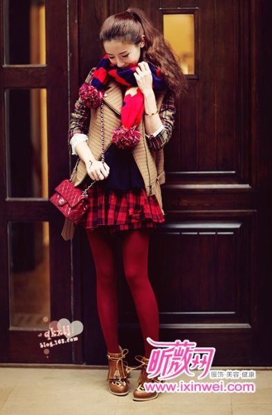 红色调的格纹搭配，红色leggings超性感