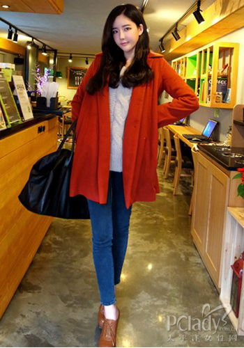 奶白色复古麻花编织粗线毛衣