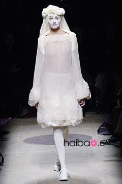 川久保玲设计另类婚纱 灯笼袖婚纱