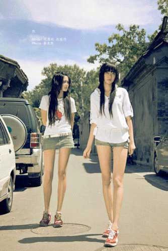 北体大<em>长腿</em>女生被曝是<em>孪生姐妹</em>腿长1米17(图)