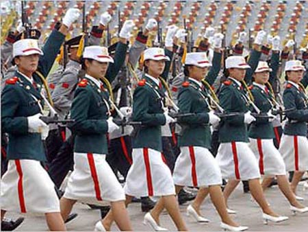 韩国阅兵式上的女兵