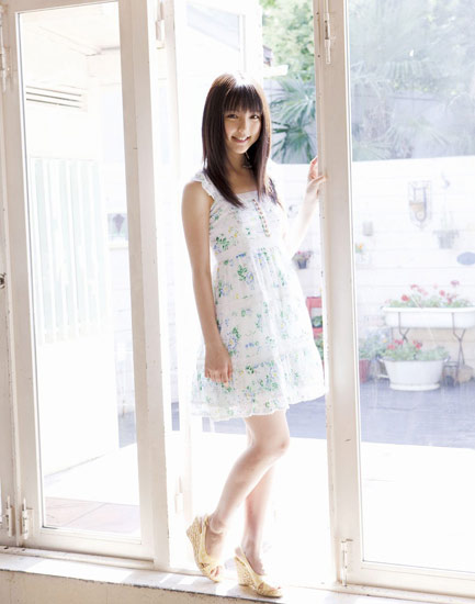 組圖 18歲日本美少女真野惠裡菜寫真清純可愛 2 時尚 全球新聞 北美新浪