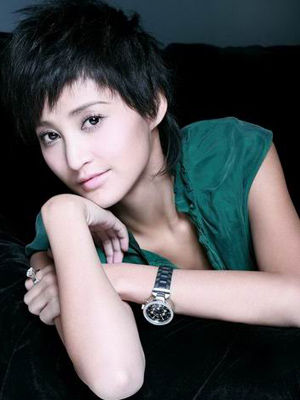 张歆艺建议白天按摩瘦脸