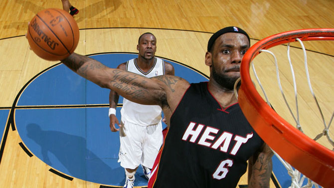 NBA中国官方网站: 詹姆斯纠结于是否要参加全