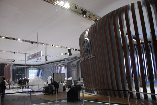2010年北京车展探馆之展台设计流行奥运元素