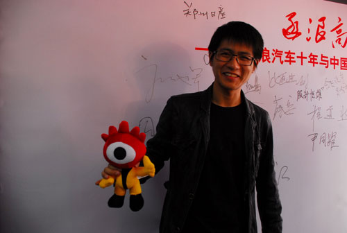 韩寒做客新浪汽车展台 韩寒做客新浪汽车展台