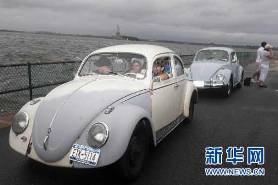 8��22�գ�������ŦԼ�ܶ�����һ�����˴�չ������ү�����߹���