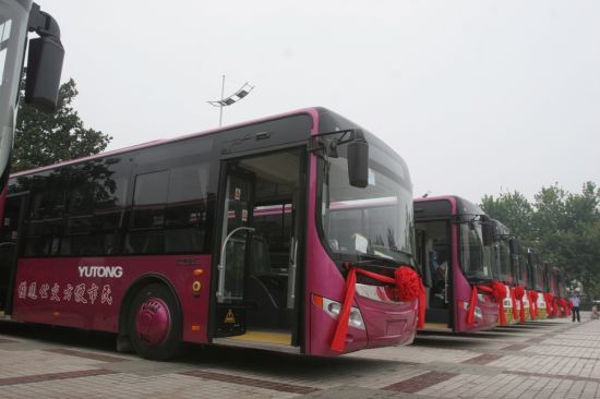 宇通客车向郑州市政府捐赠20辆公交车