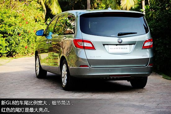 新浪汽车体验试驾上海通用别克新GL8