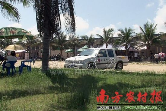 高州安监局的执法车出现在茂名市第一滩旅游区 高州安监局的执法车出现在茂名市第一滩旅游区