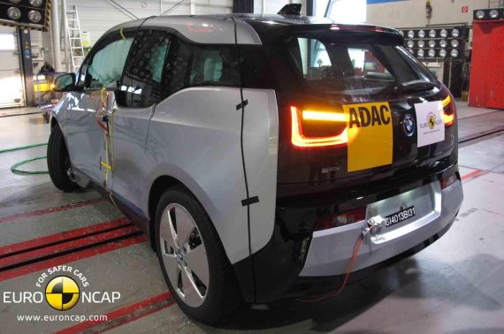 BMW i3 EuroNCAP 03